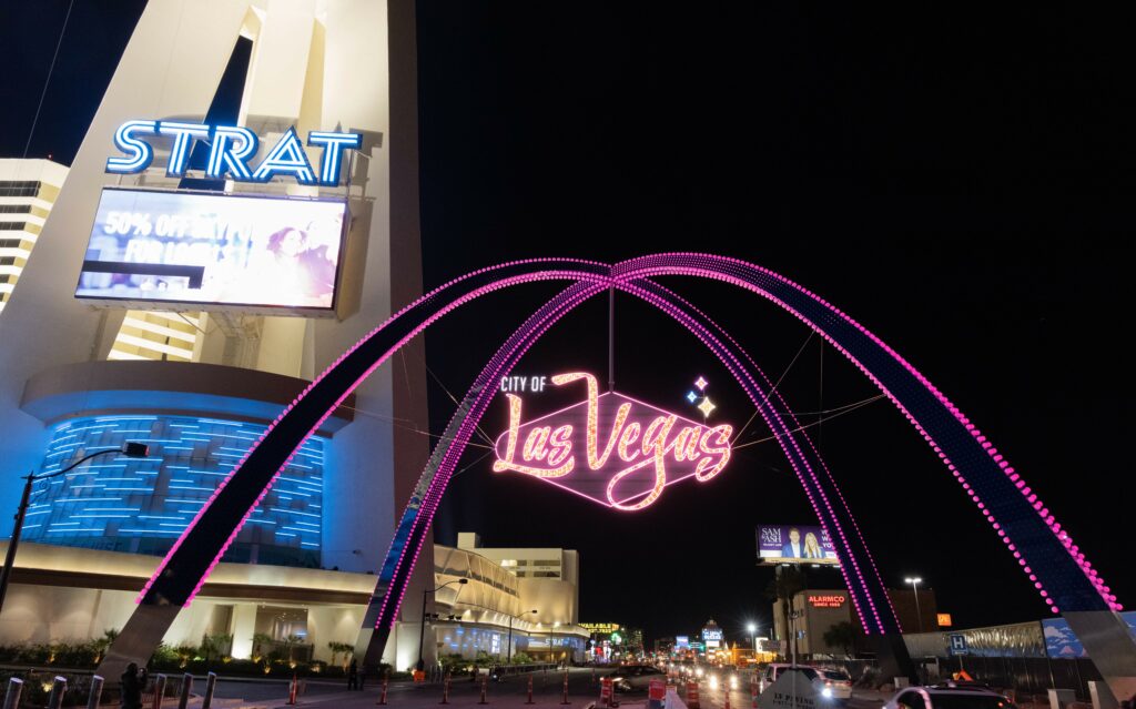 Las Vegas to build observation deck for gateway sign